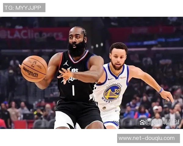 勇士队与播视频的精彩对决回顾及分析全场精彩瞬间尽在其中 勇士队与播视频的精彩对决回顾及分析全场精彩瞬间尽在其中