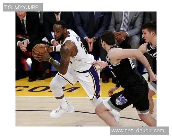 夏季联赛精彩对决湖人队与国王队的激烈较量引发球迷热议