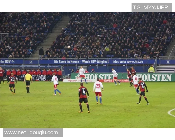 布拉格斯与皮尔森的精彩对决揭示足球战术与团队合作的重要性